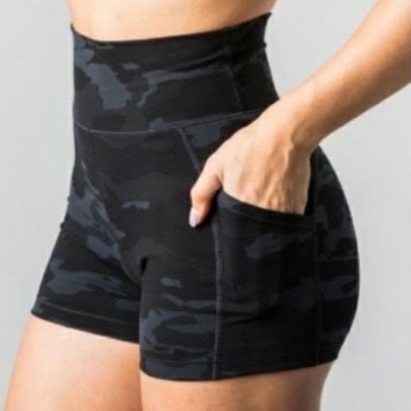 Alphalete Surface Shorts - Picture 2 of 4